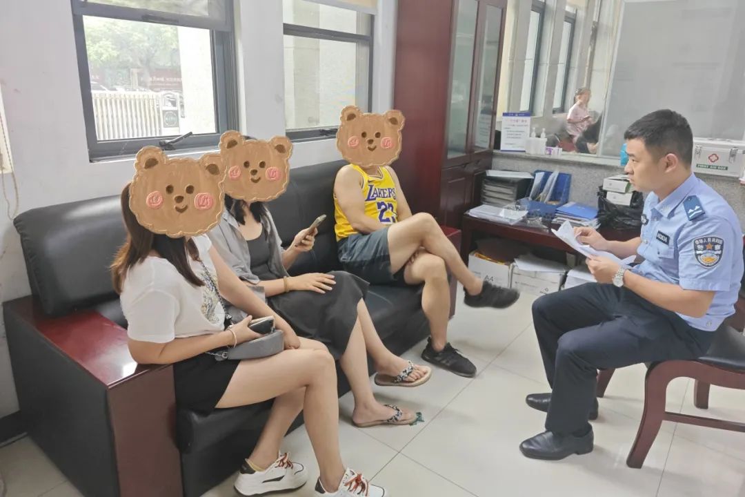 DƬ